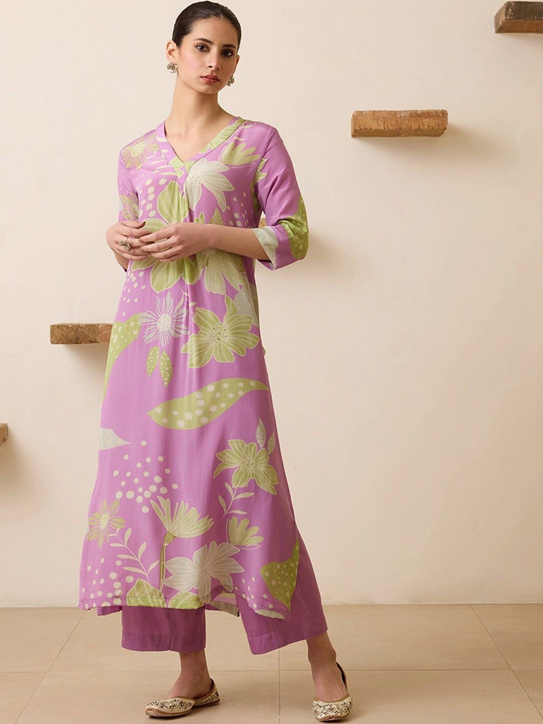

DIVASTRI Floral Printed V-Neck A-Line Kurta With Trouser, Purple