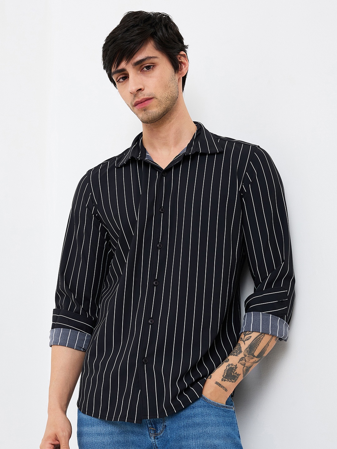 

SPYKAR Men Spread Collar Vertical Striped Casual Shirt, Black