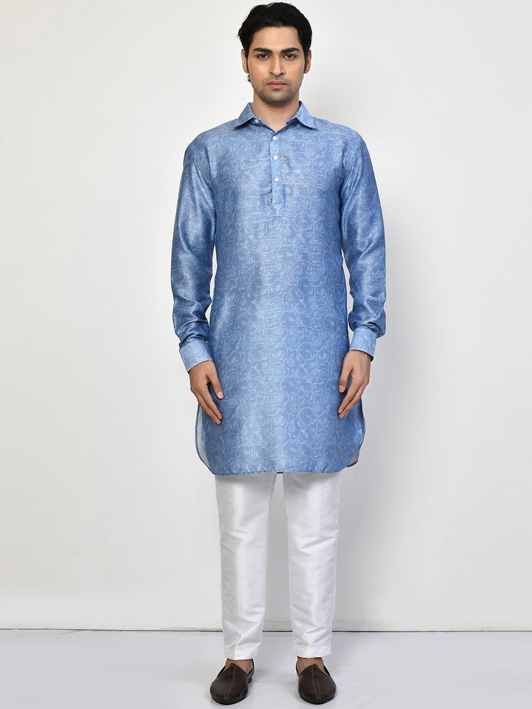 

Arihant Rai Sinha Men Floral Printed Regular Kurta with Trousers, Blue