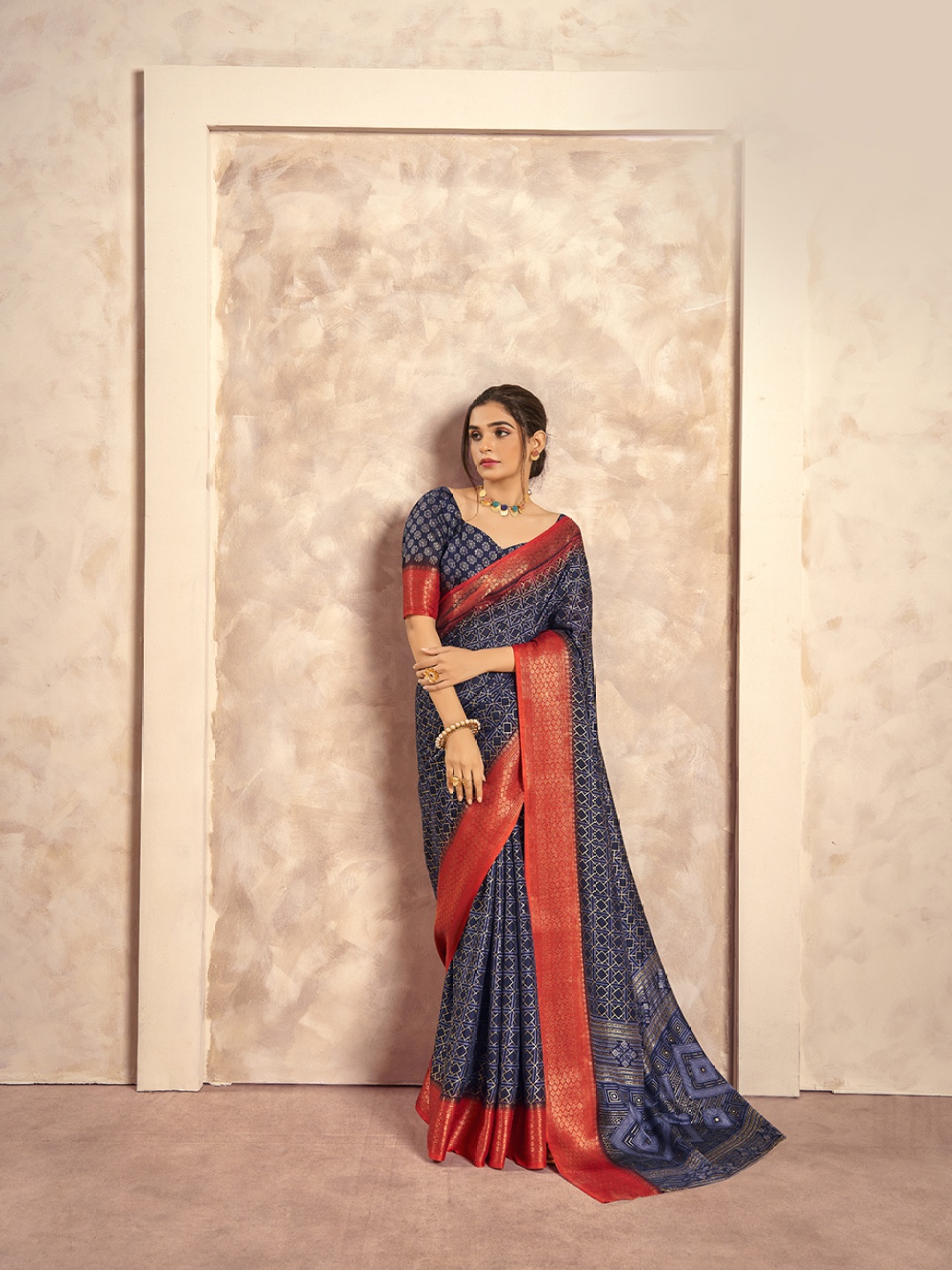 

AVANSHEE Women Ethnic Motifs Zari Saree, Navy blue