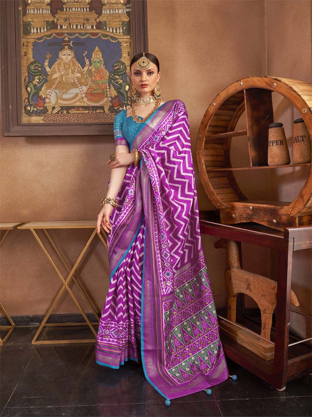 

AVANSHEE Ethnic Motifs Zari Silk Blend Saree, Purple