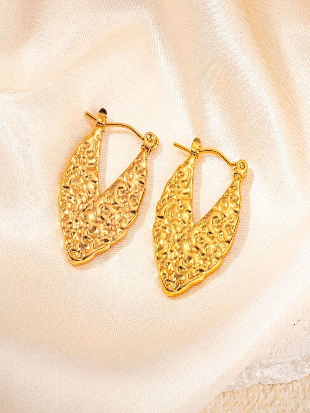 

DIVASTRI Stainless Steel Gold-Plated Contemporary Shaped Hoop Earrings