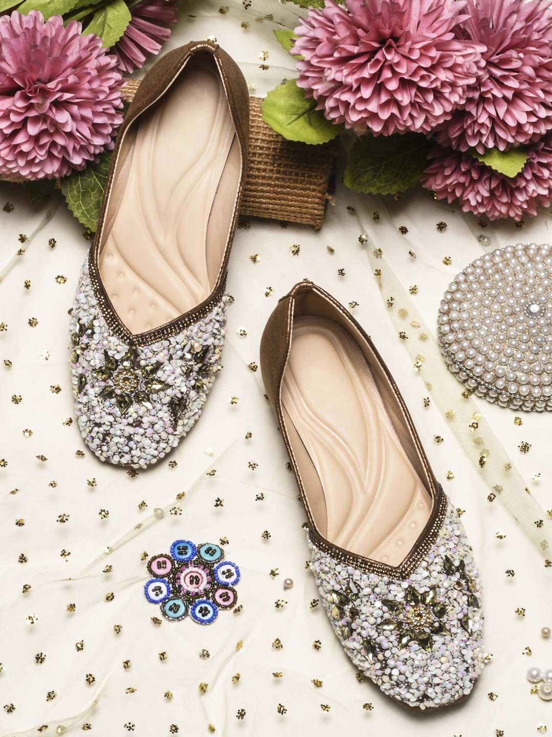 

DIVASTRI Women Embellished Ethnic Open Toe Flats, Brown