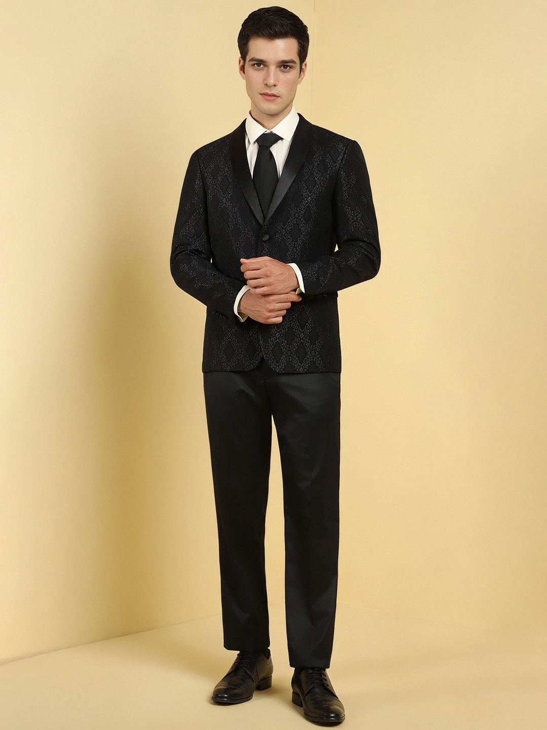 

Allen Solly Men Textured Slim Fit Single-Breasted Blazer and Trousers Party Suit, Black