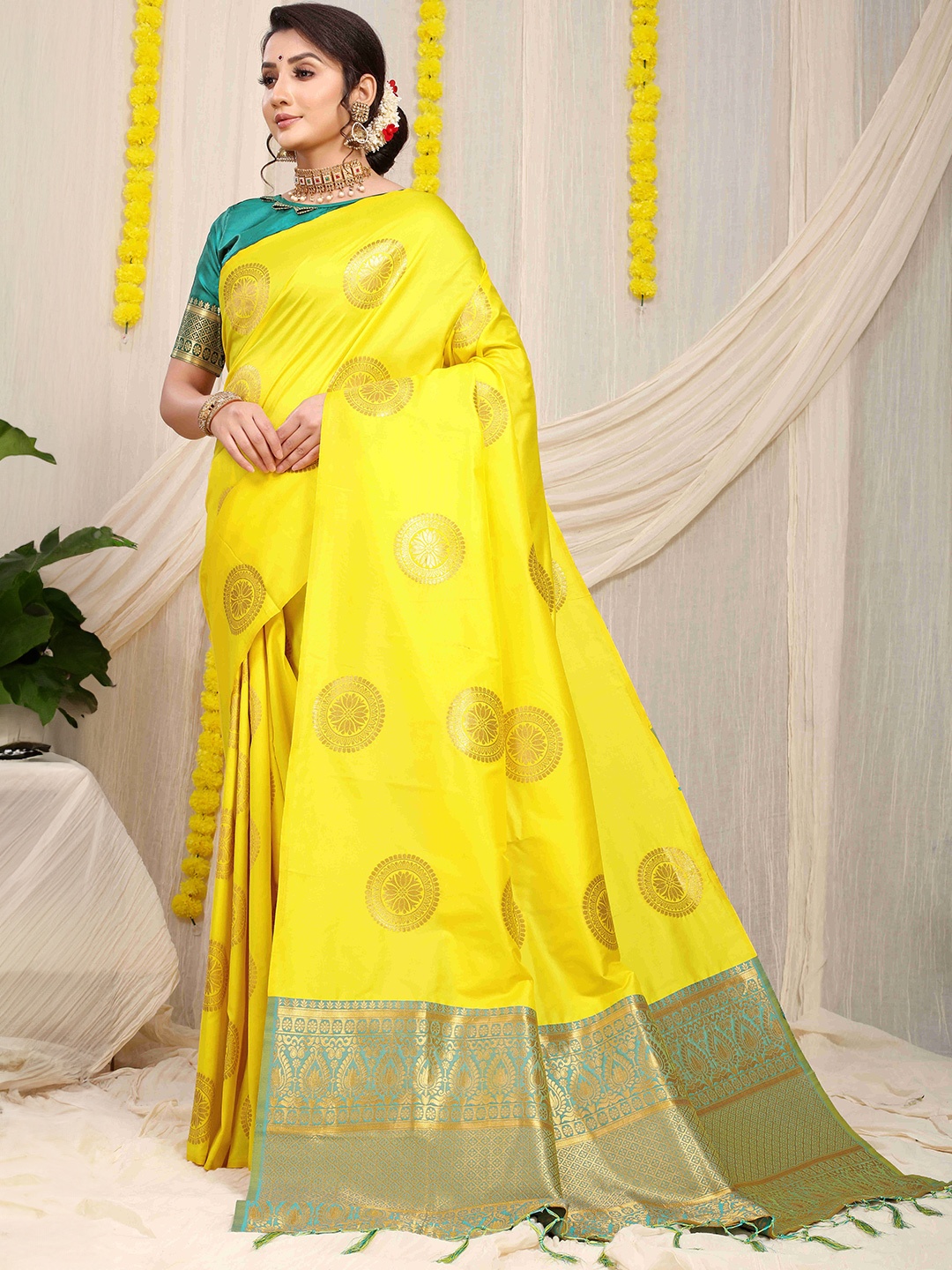 

amirat Woven Design Zari Pure Silk Banarasi Saree, Yellow