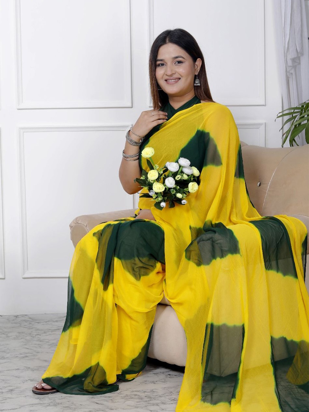 

neelkanth enterprises Abstract Printed Pure Chiffon Block Print Saree, Yellow