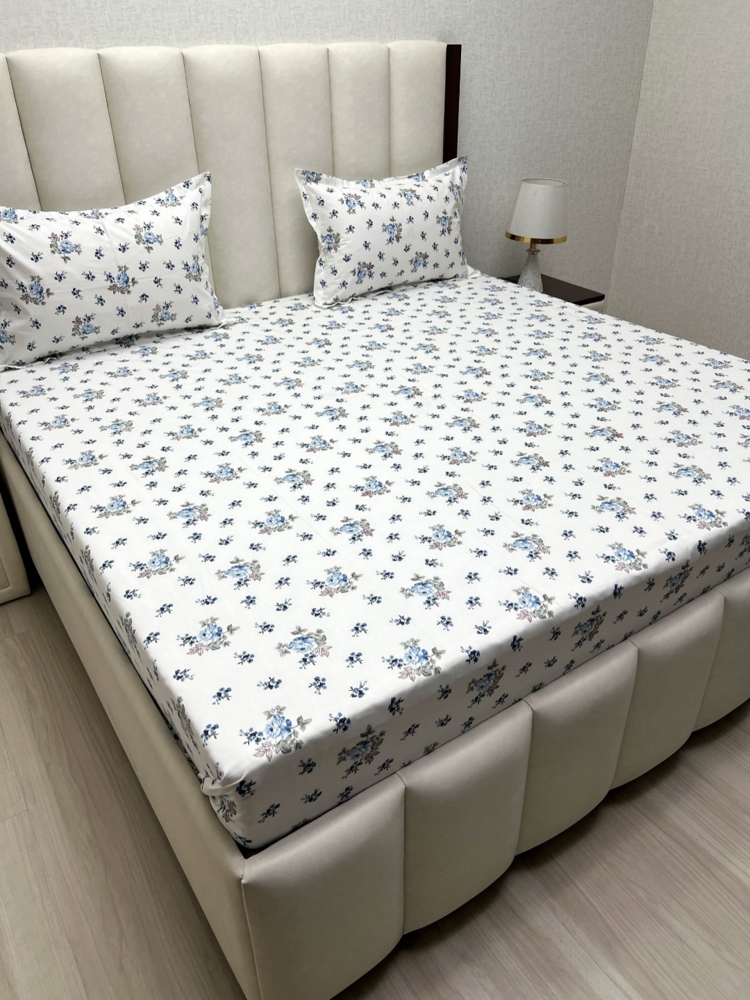 

Pure Decor Royal Passion White Printed 330TC Pure Cotton Queen Bedsheet Set 2.28mx2.54m