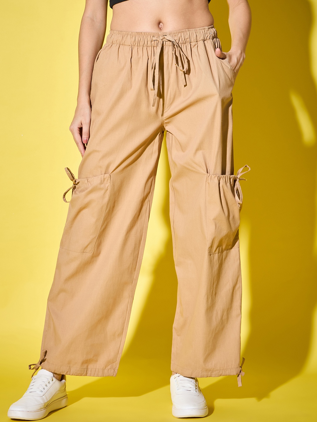 

BUY NEW TREND Women Relaxed High-Rise Cargos, Beige