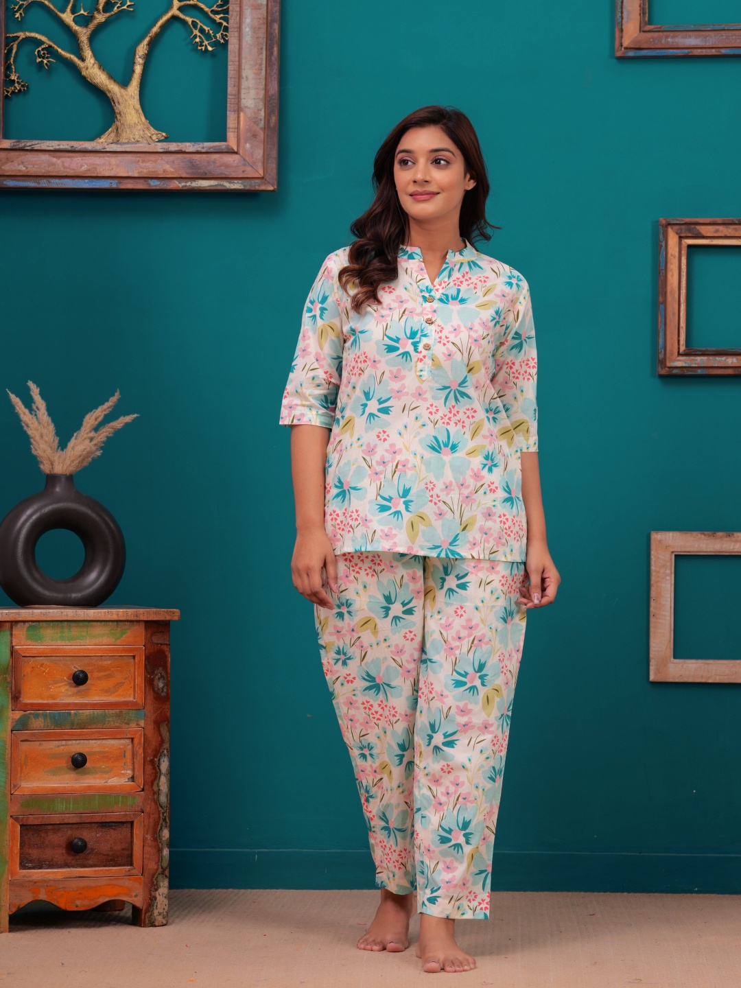 

FEMARY Women Floral Printed Regular Pure Cotton Kurti with Trousers, White