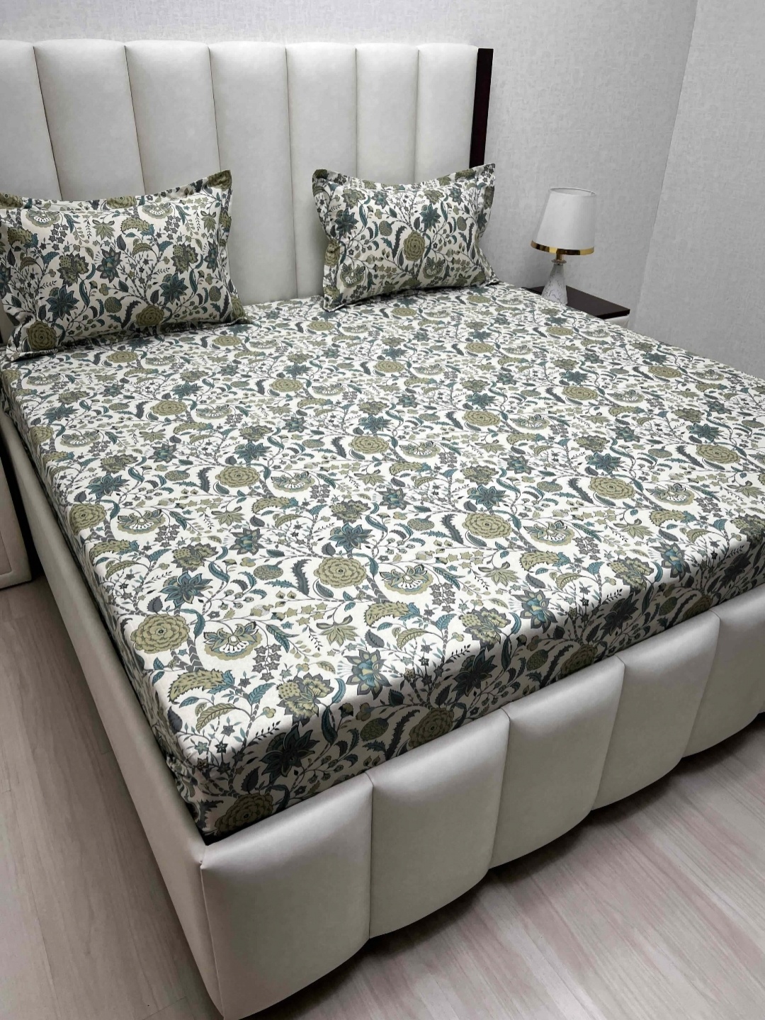 

Pure DecorRoyal Passion Green Printed Cotton 300 TC Queen Bedsheet Set- 2.28 m x 2.54 m, White