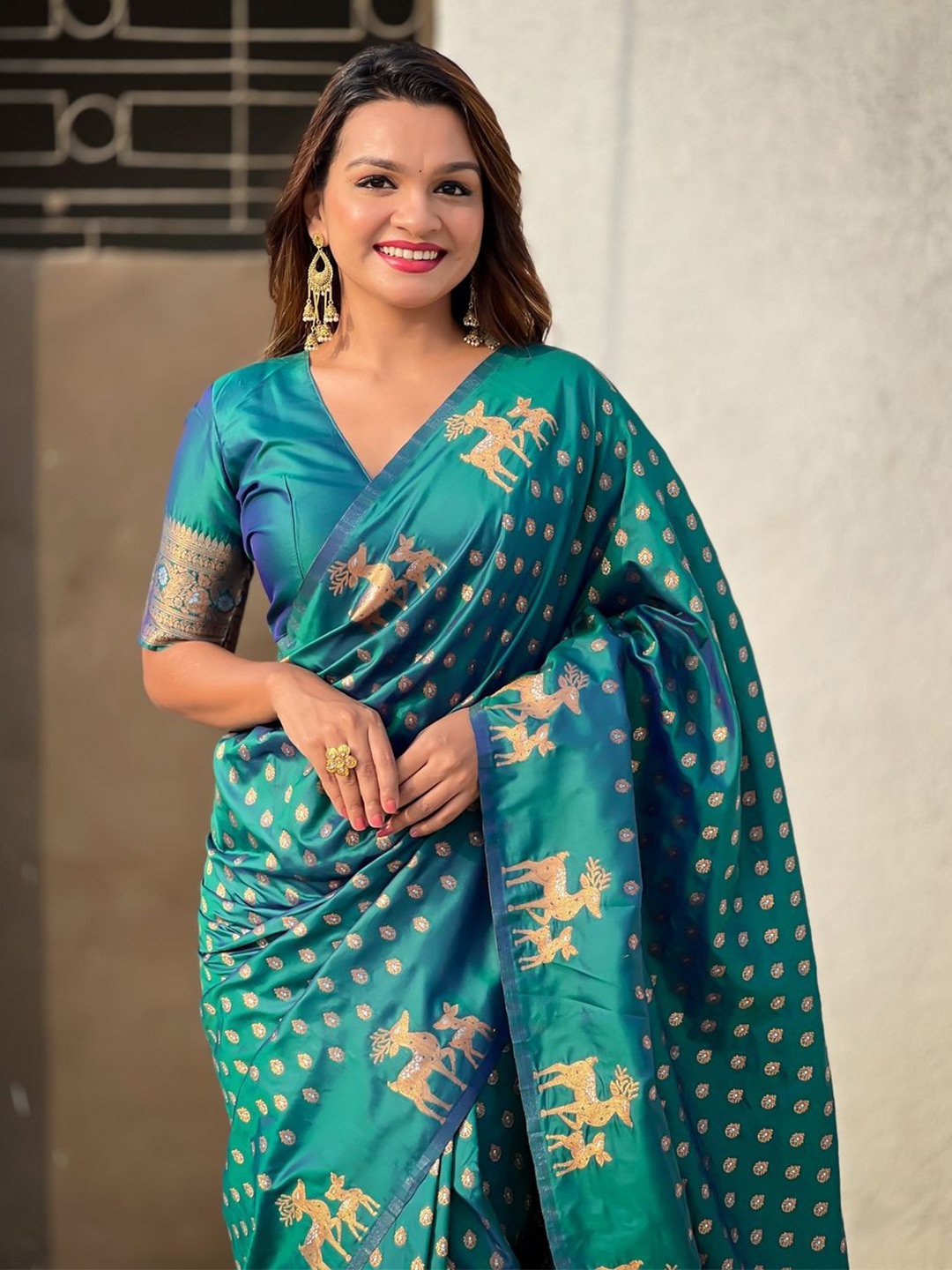 

Suha Woven Design Saree, Green