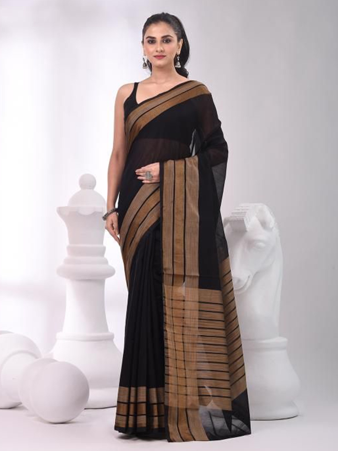 

VIBHAVARI Saree, Black
