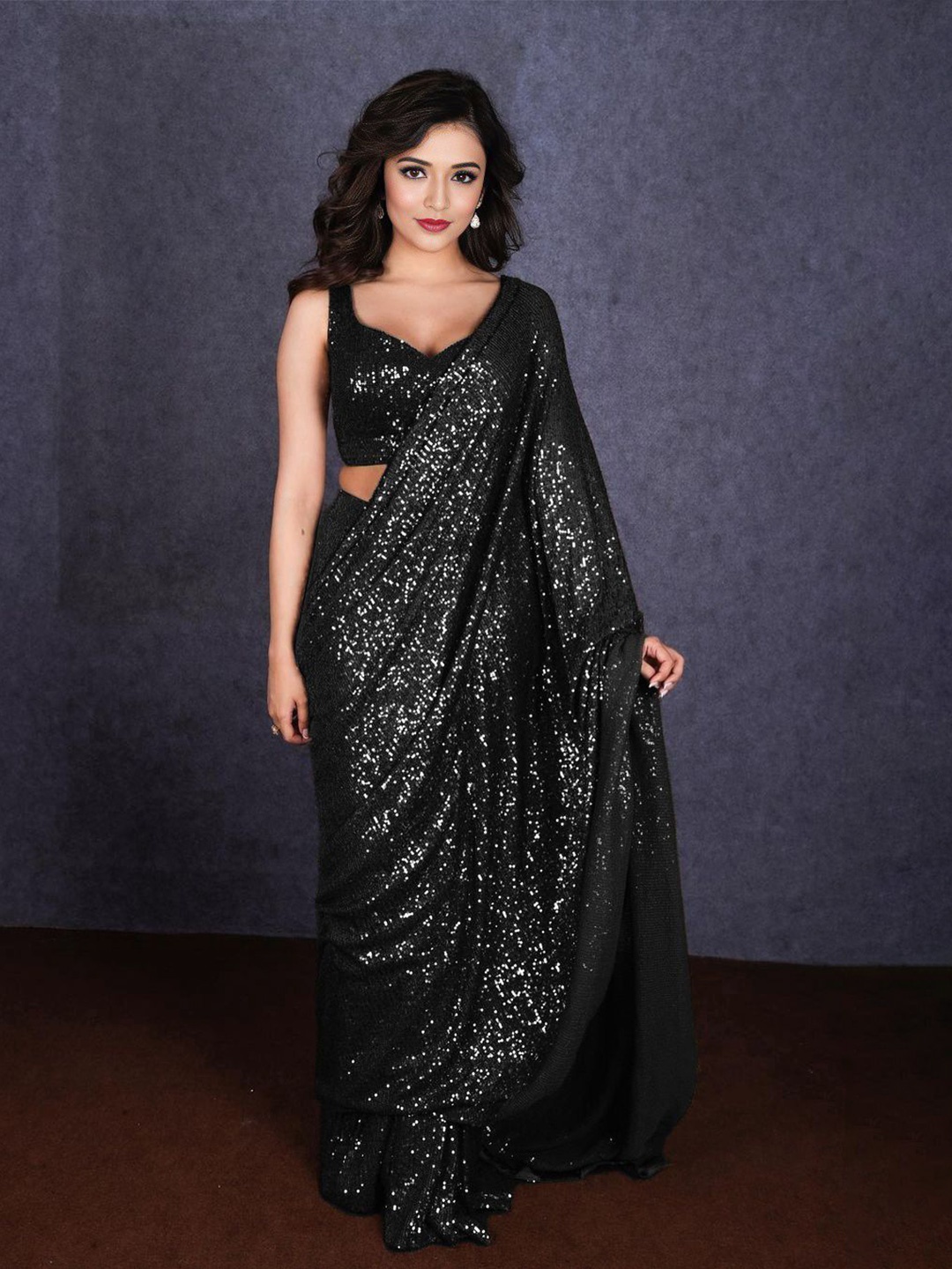 

ANJANI TEXTILE Embellished Sequinned Poly Georgette Saree, Black