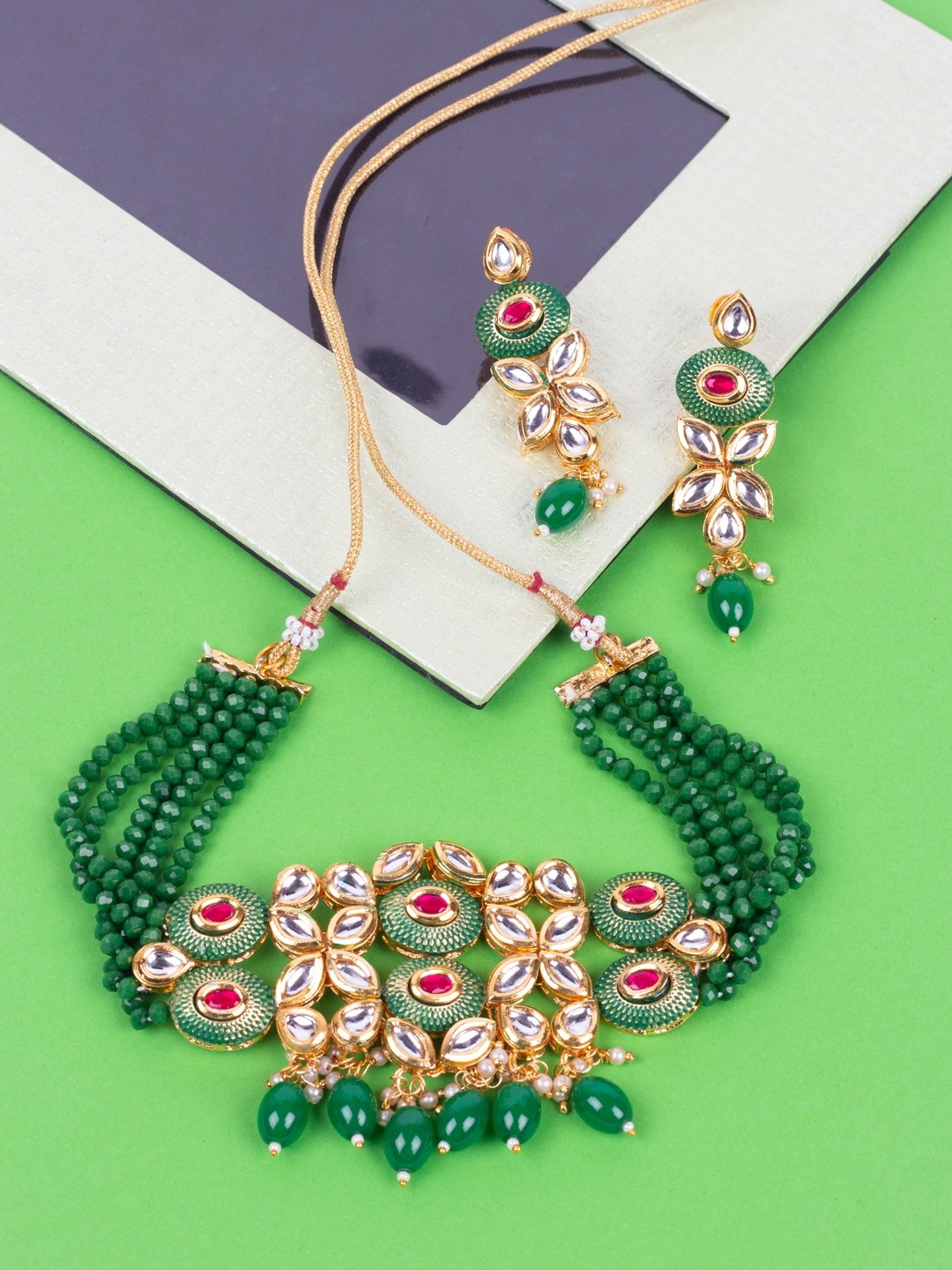 

Anouk Gold-Plated Kundan-Studded & Beaded Choker Jewellery Set