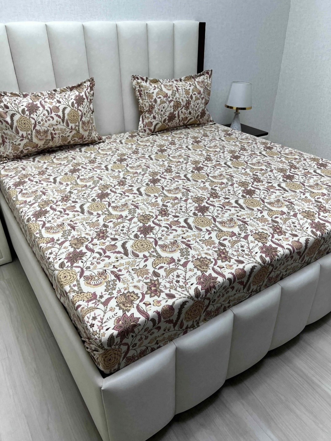 

Pure Decor Royal Passion Brown Printed Pure Cotton 330TC Queen Bedsheet Sets 2.28m x 2.54m, White