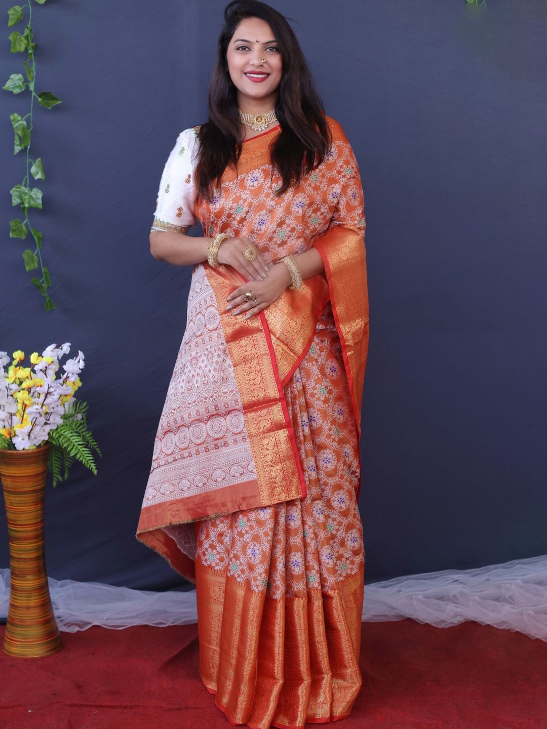 

amirat Woven Design Zari Pure Silk Kanjeevaram Saree, Orange