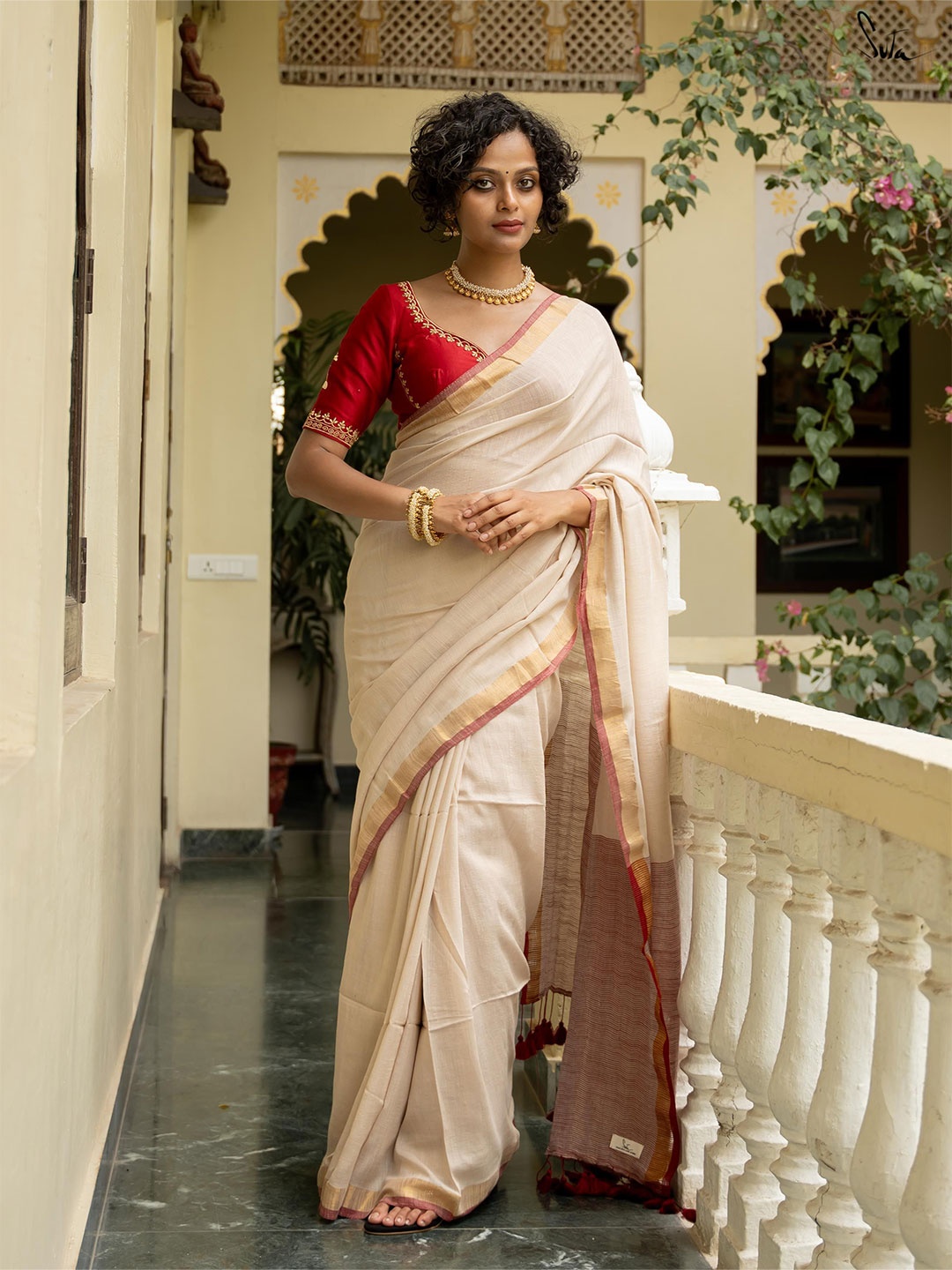 

Suta Off white Slub Saree