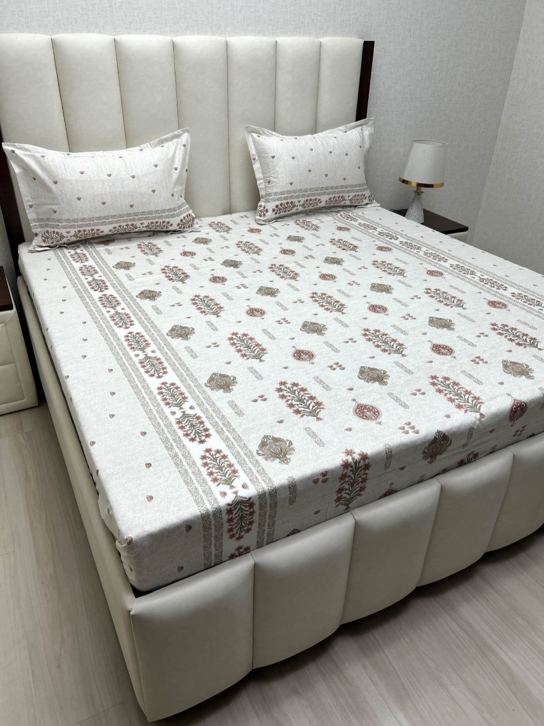 

Pure Decor Royal Passion Brown Printed 250TC Pure Cotton Queen Bedsheet Set 2.28mx2.54m