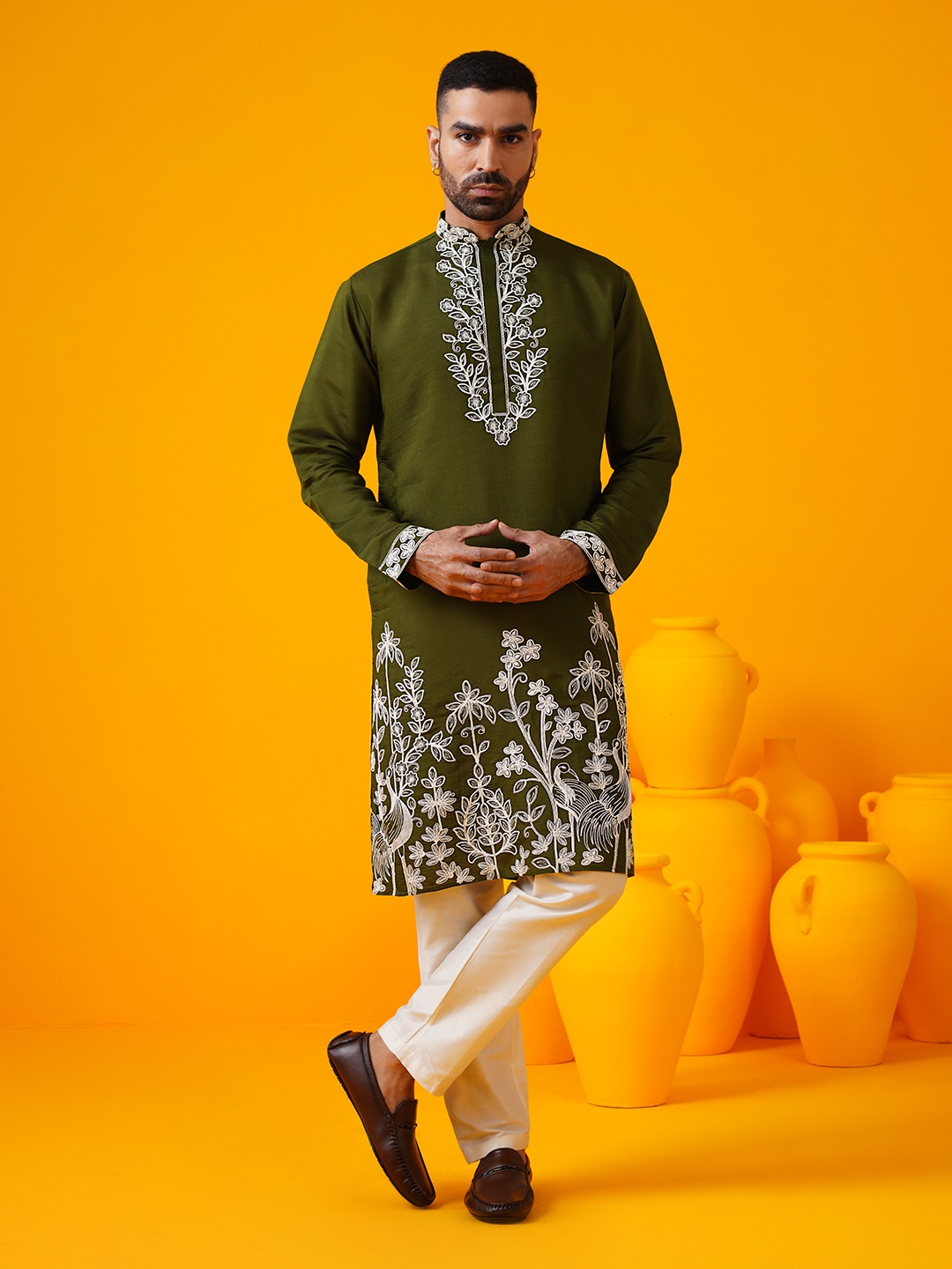 

SOJANYA LUXE Floral Embroidered Mandarin Collar Straight Kurta, Green