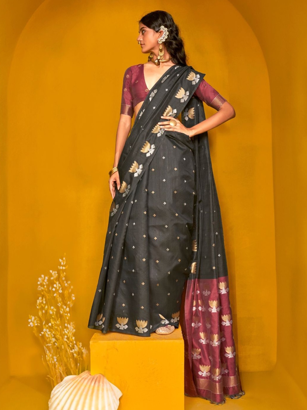 

BLENDIFY Ethnic Motifs Woven Design Zari Banarasi Saree, Black