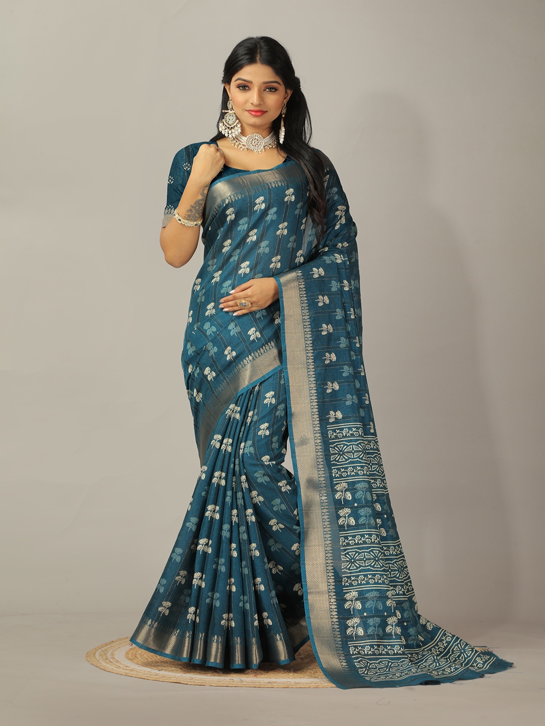 

A.V.M. SILK MILLS Floral Printed Zari Pure Georgette Saree, Grey