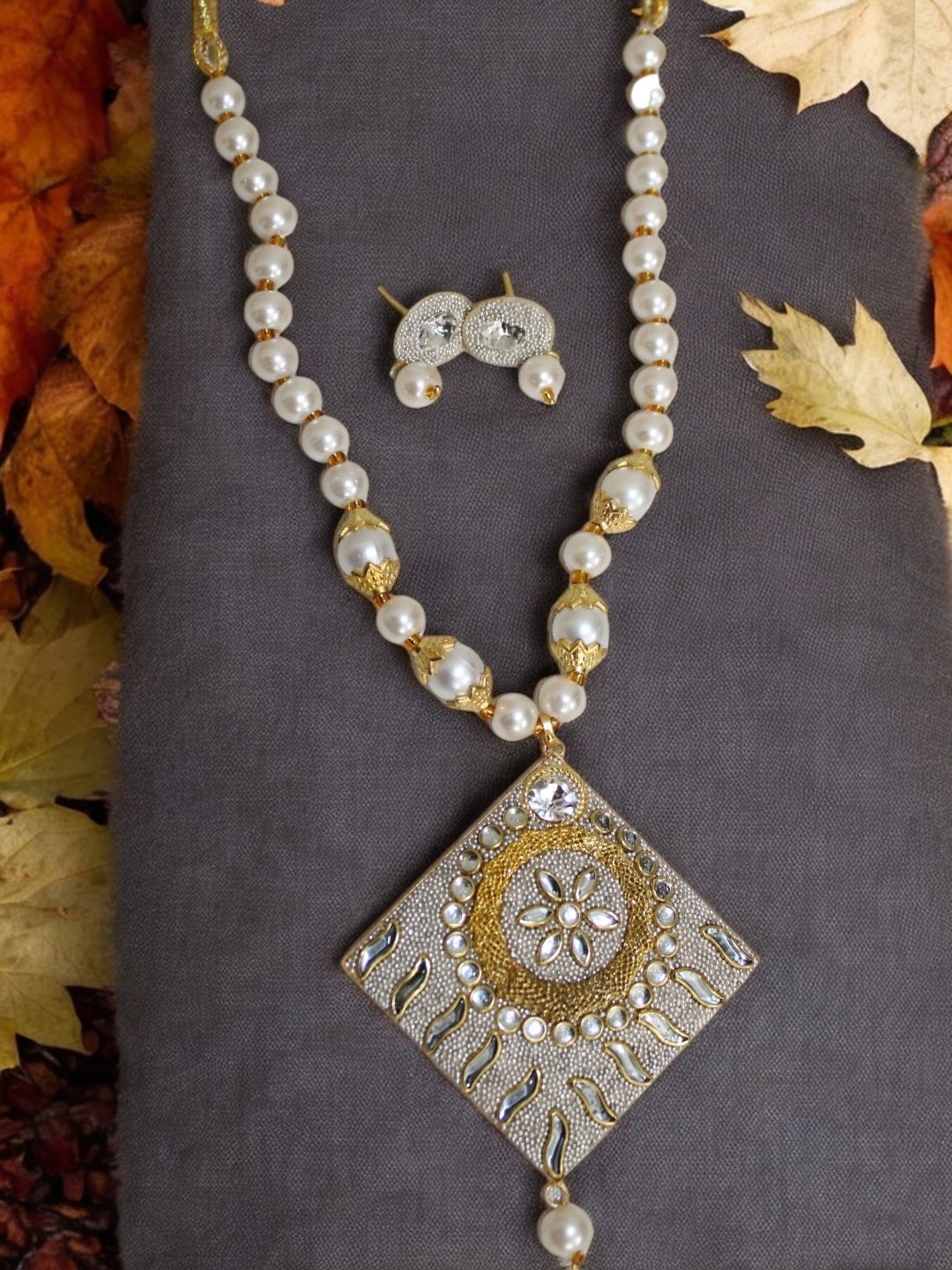 

Jolly Faces Stone Studded & Pearl Beaded Choker Jewellery Set, Gold