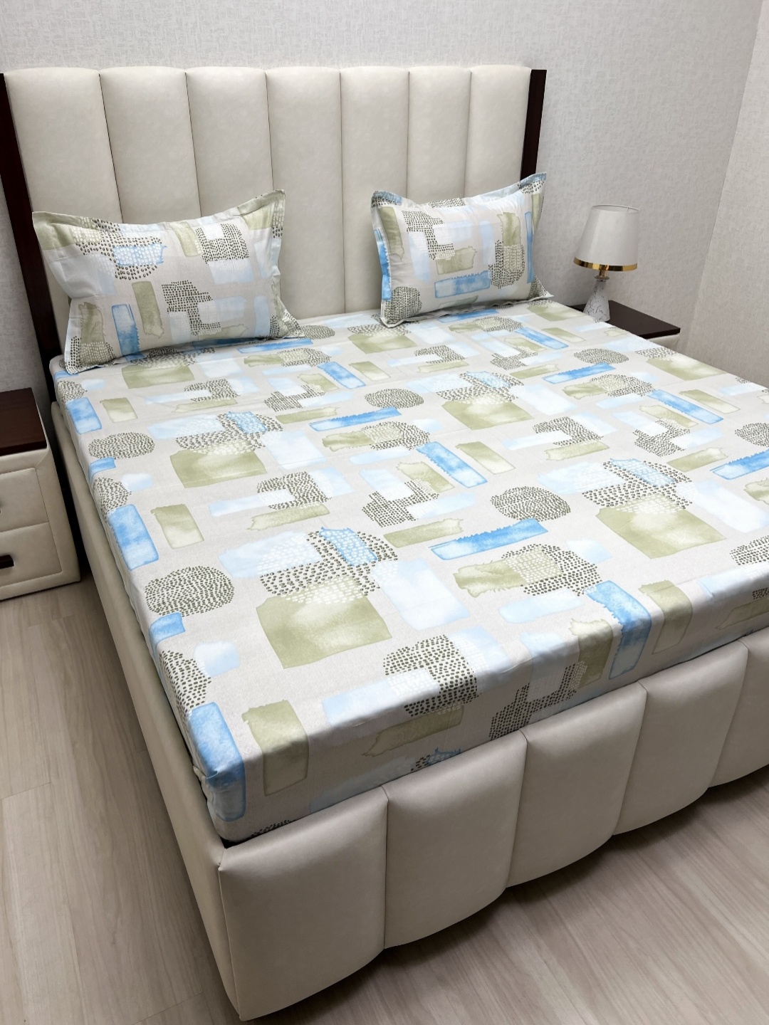 

Pure Decor Royal Passion White Printed 260 TC Pure Cotton Queen Bedsheet Set 2.28m x 2.54m, Grey