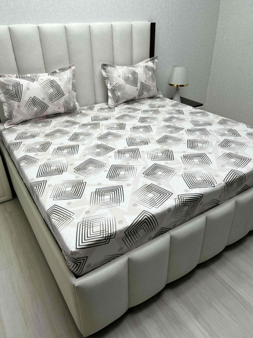 

Pure Decor Pink & Black Geometric 330 TC Queen Bedsheet with 2 Pillow Covers