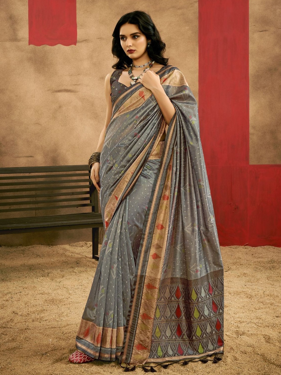 

BLENDIFY Ethnic Motifs Woven Design Zari Saree, Grey