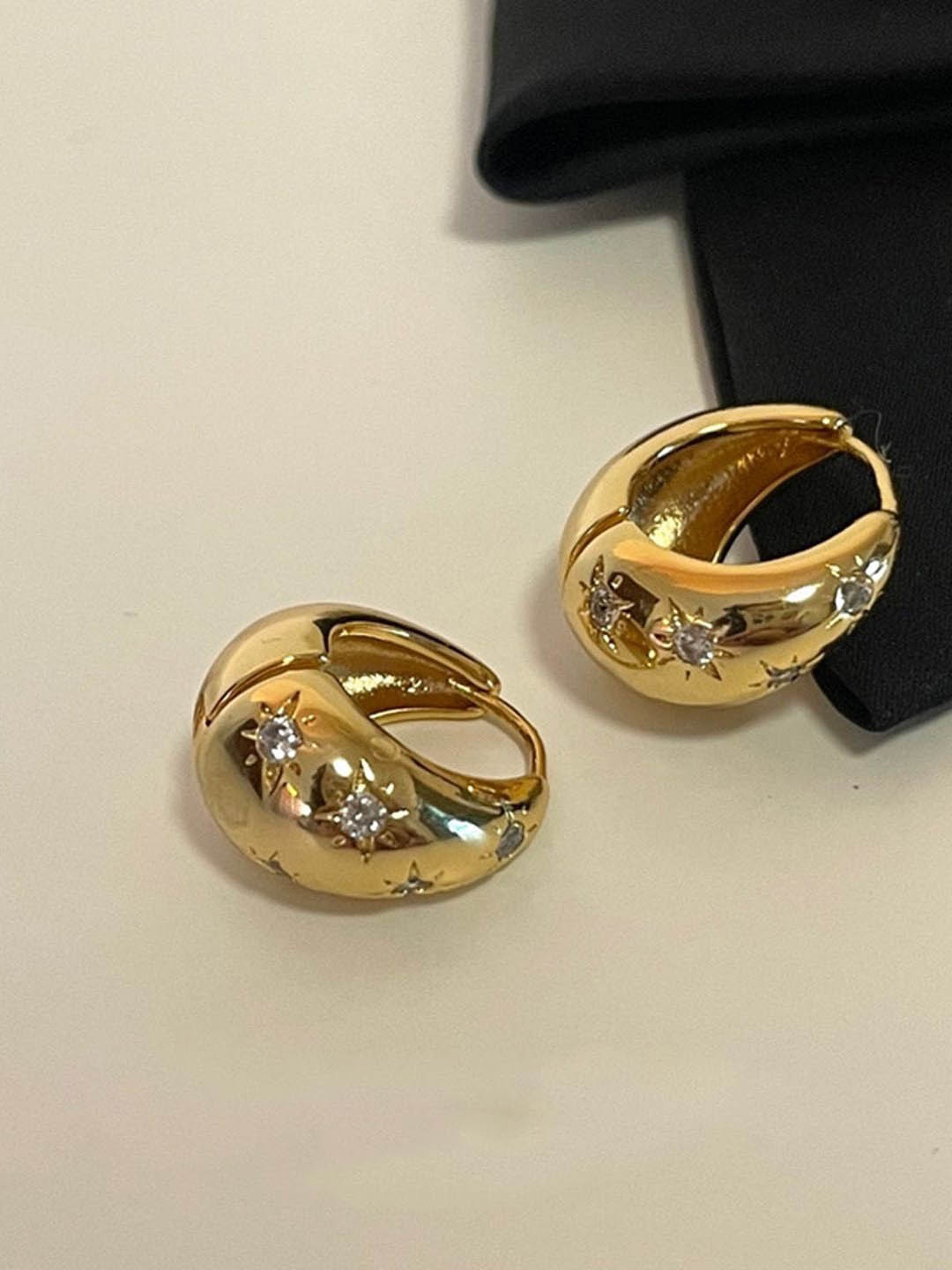 

Just Lil Things Contemporary Studs, Gold
