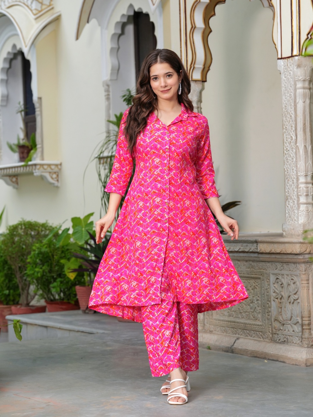 

Demirner Geometric Printed Shirt Collar A-Line Kurta With Palazzos, Pink
