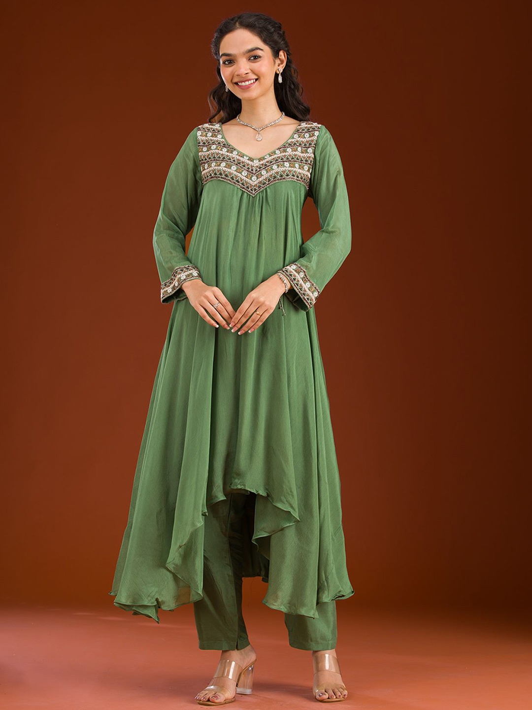 

Koskii Women Yoke Design Regular Beads and Stones Kurta with Trousers, Green