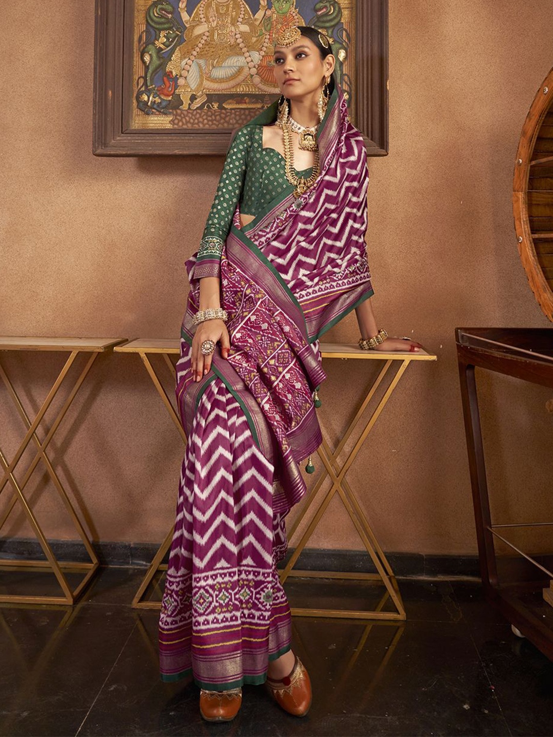 

AVANSHEE Ethnic Motifs Zari Silk Blend Saree, Magenta