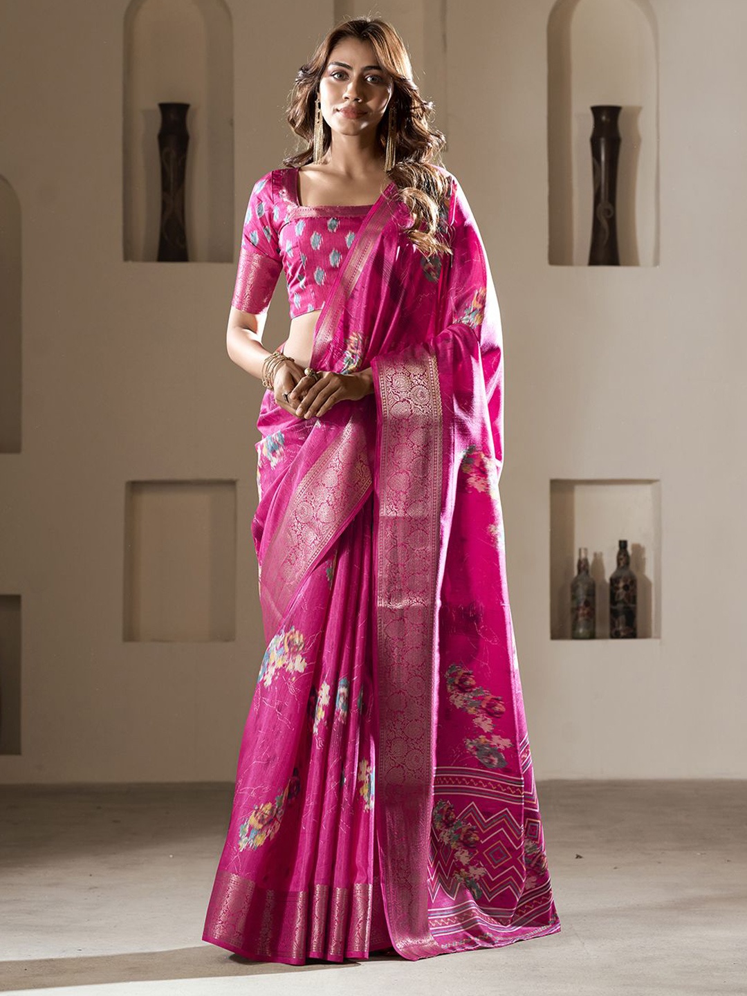 

AVANSHEE Woven Design Zari Saree, Pink