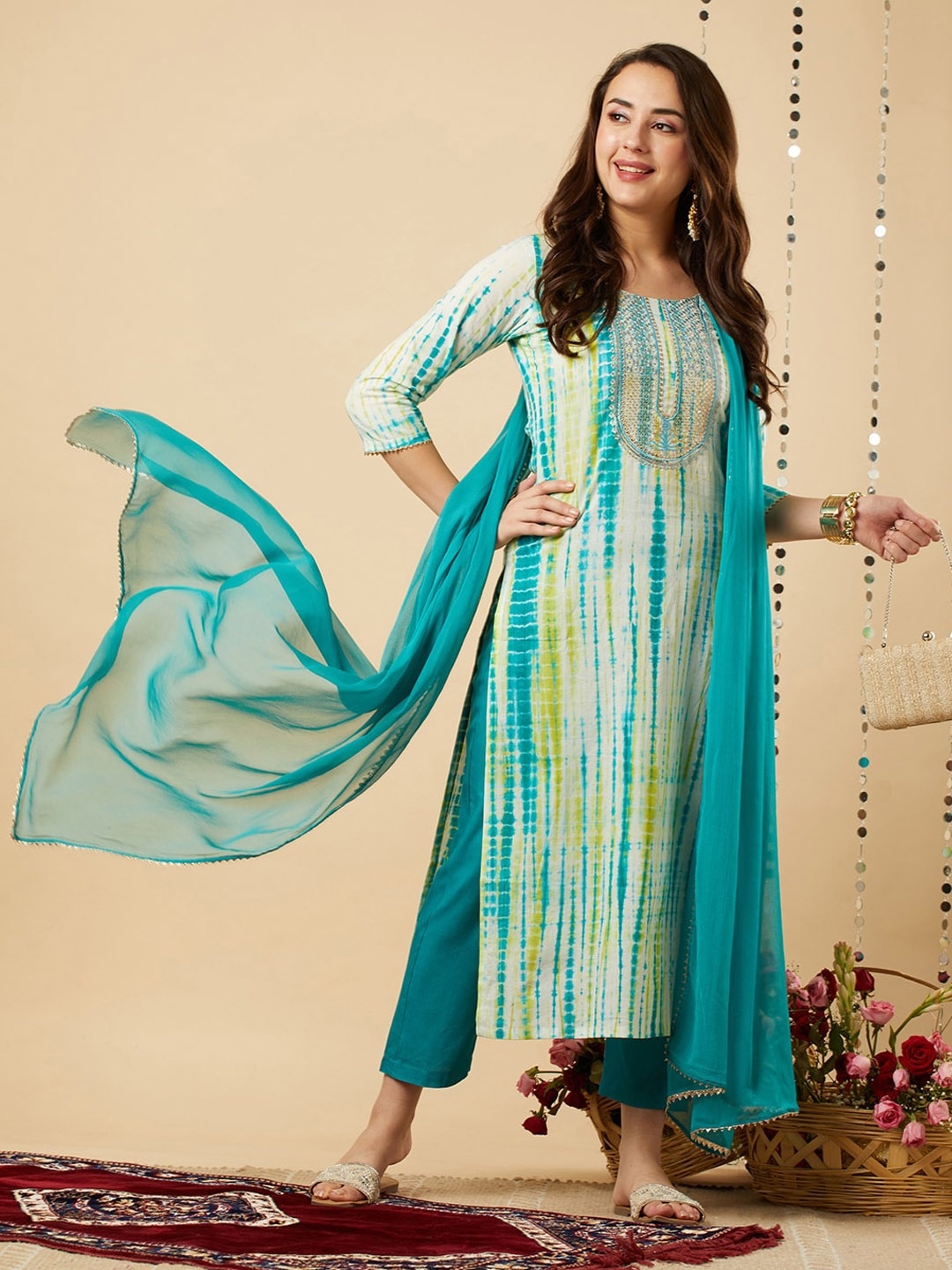 

Handish Abstract Dyed Round Neck Straight Kurta With Trousers And Dupatta, Blue
