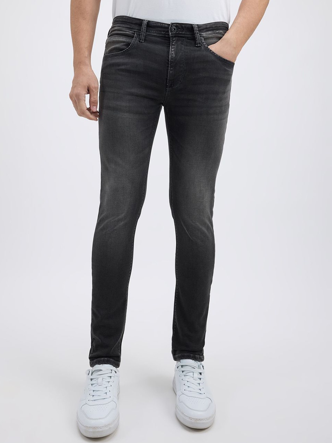 

Pepe Jeans Men Chinox Regular Fit Mid-Rise Light Fade Stretchable Jeans, Black