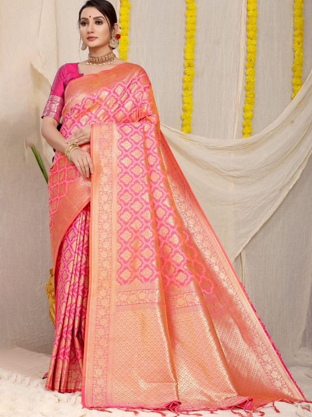 

amirat Woven Design Zari Pure Silk Banarasi Saree, Peach