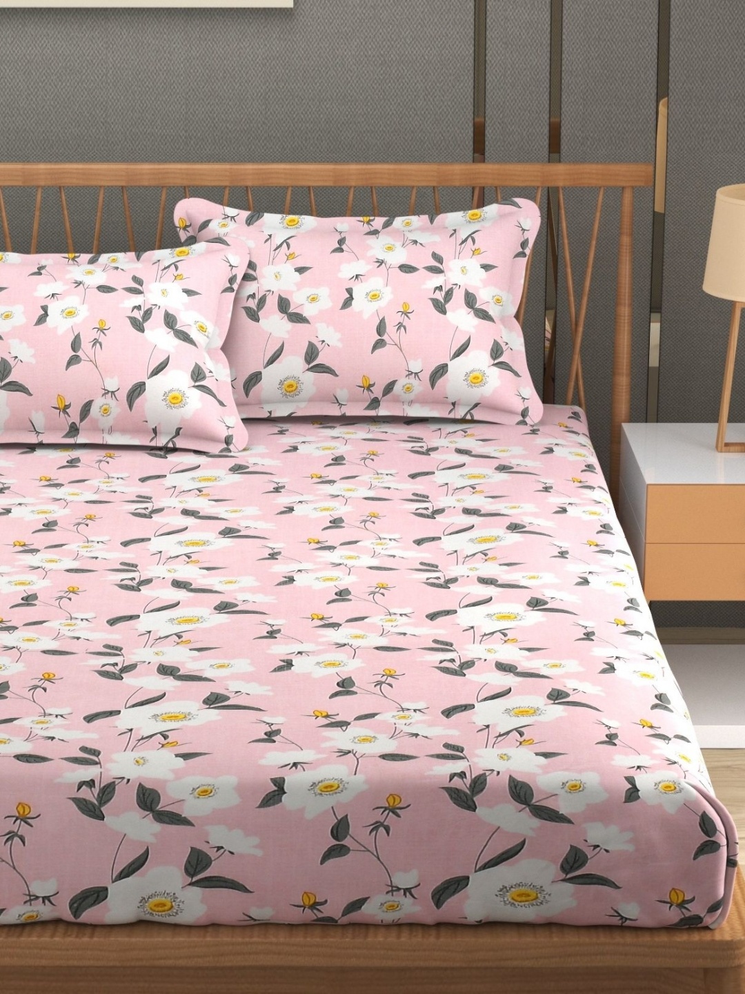

MAFATLAL Pink & White Floral 160 TC Queen Bedsheet with 2 Pillow Covers
