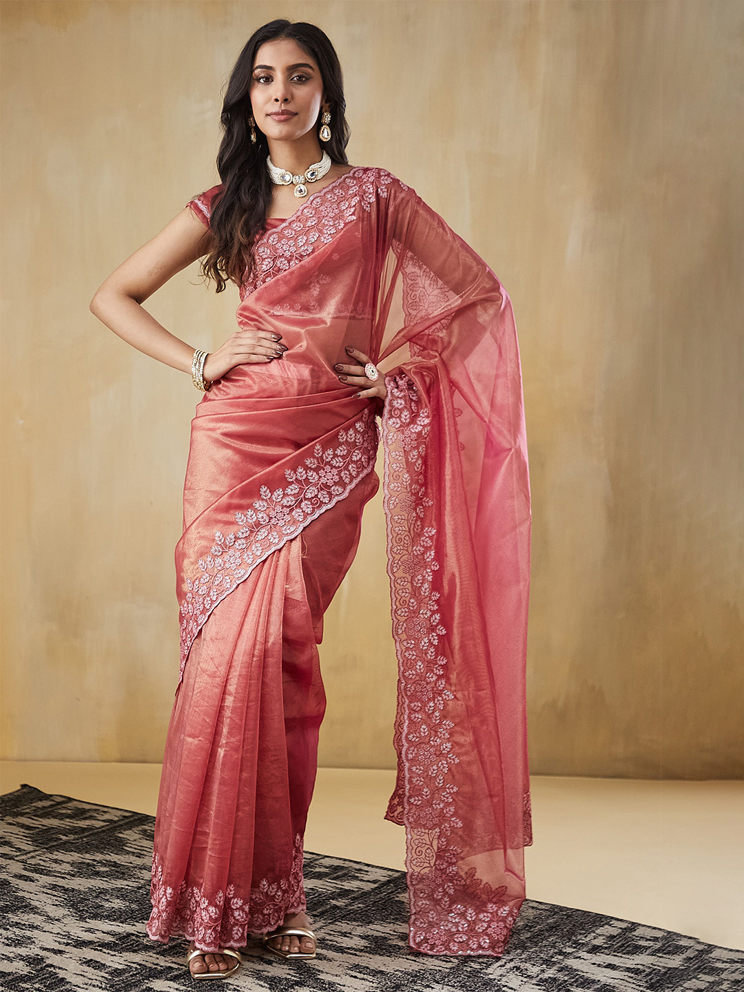 

RACHNA Embroidered Net Saree, Pink