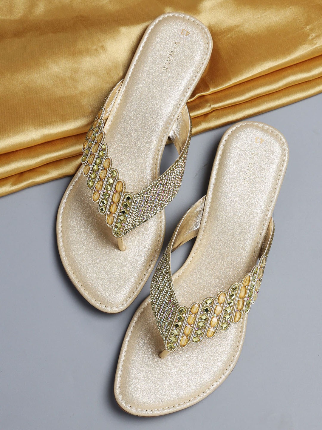 

V-WALK Women Embellished Ethnic Open Toe Flats, Gold