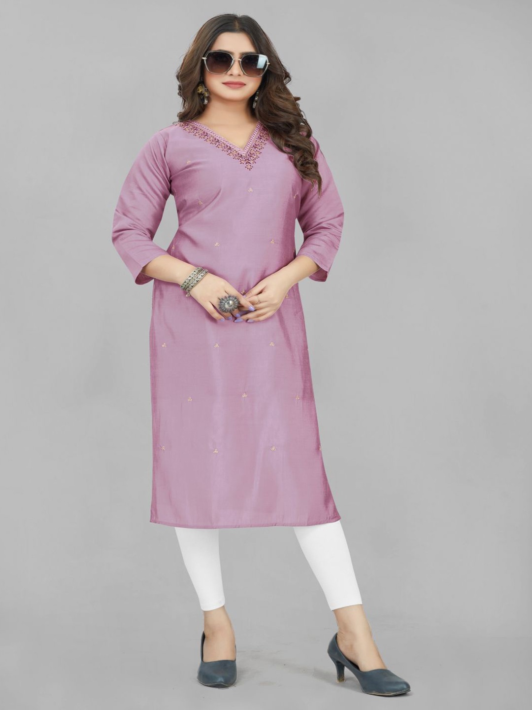 

ASTEYAM Floral Embroidered V-Neck Sequinned Straight Kurta, Lavender