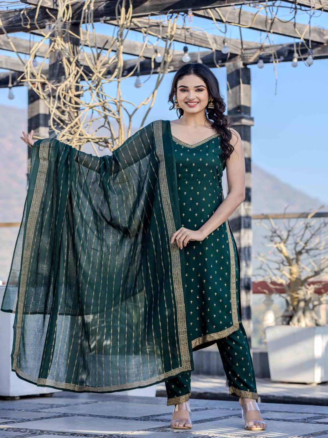 

Handish Floral Printed Sweetheart Neck Kurta With Trouser And Dupatta, Green
