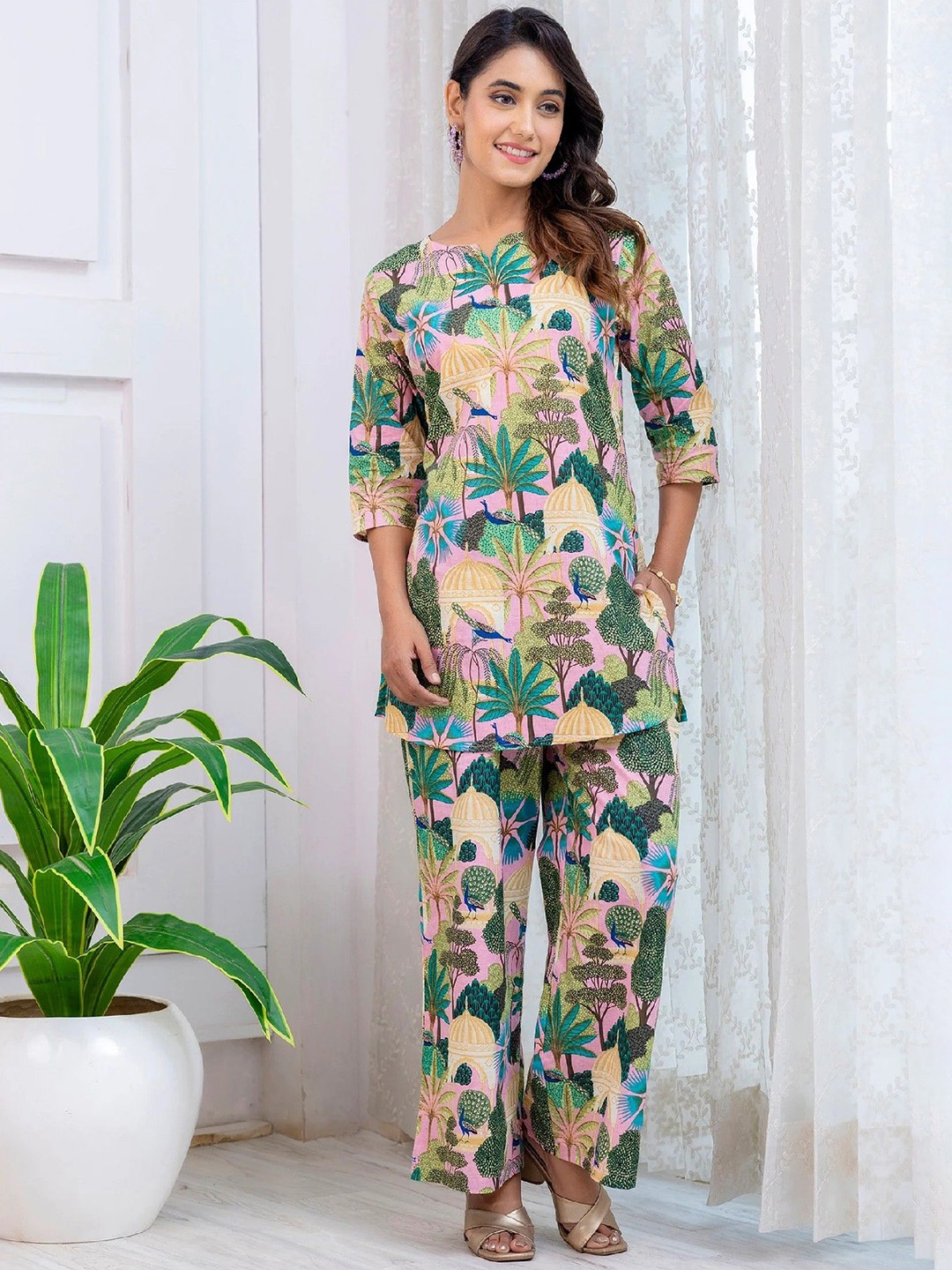 

Acriine Floral Printed Pure Cotton Notch Neck Tunic & Palazzo, Green
