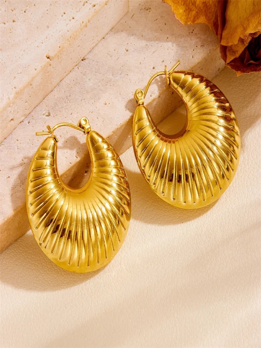 

MEENAZ Stainless Steel Gold-Plated Anti Tarnish Geometric Hoop Earrings