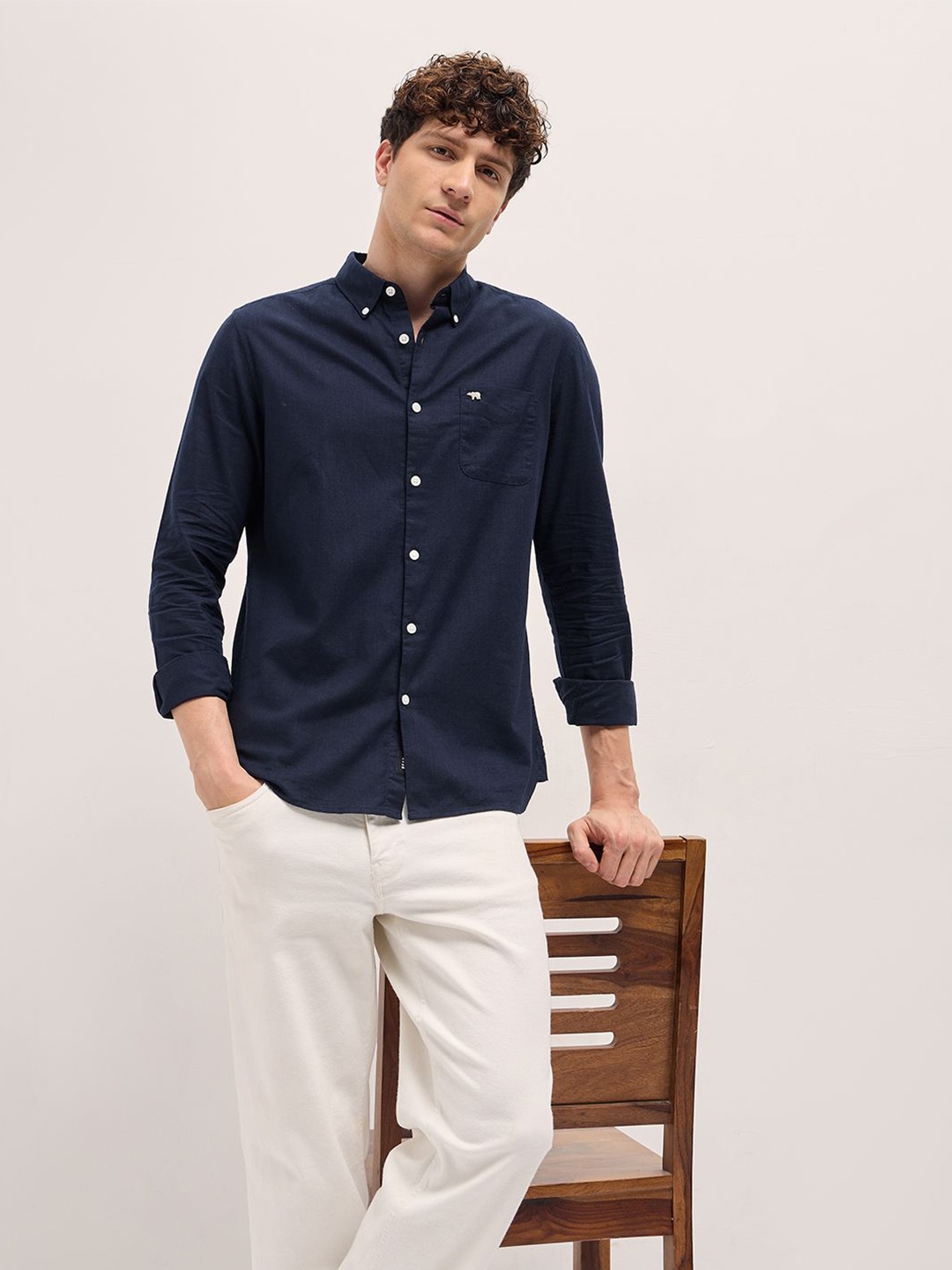 

THE BEAR HOUSE Men Slim Fit Button-Down Collar Solid Cotton Casual Shirt, Navy blue
