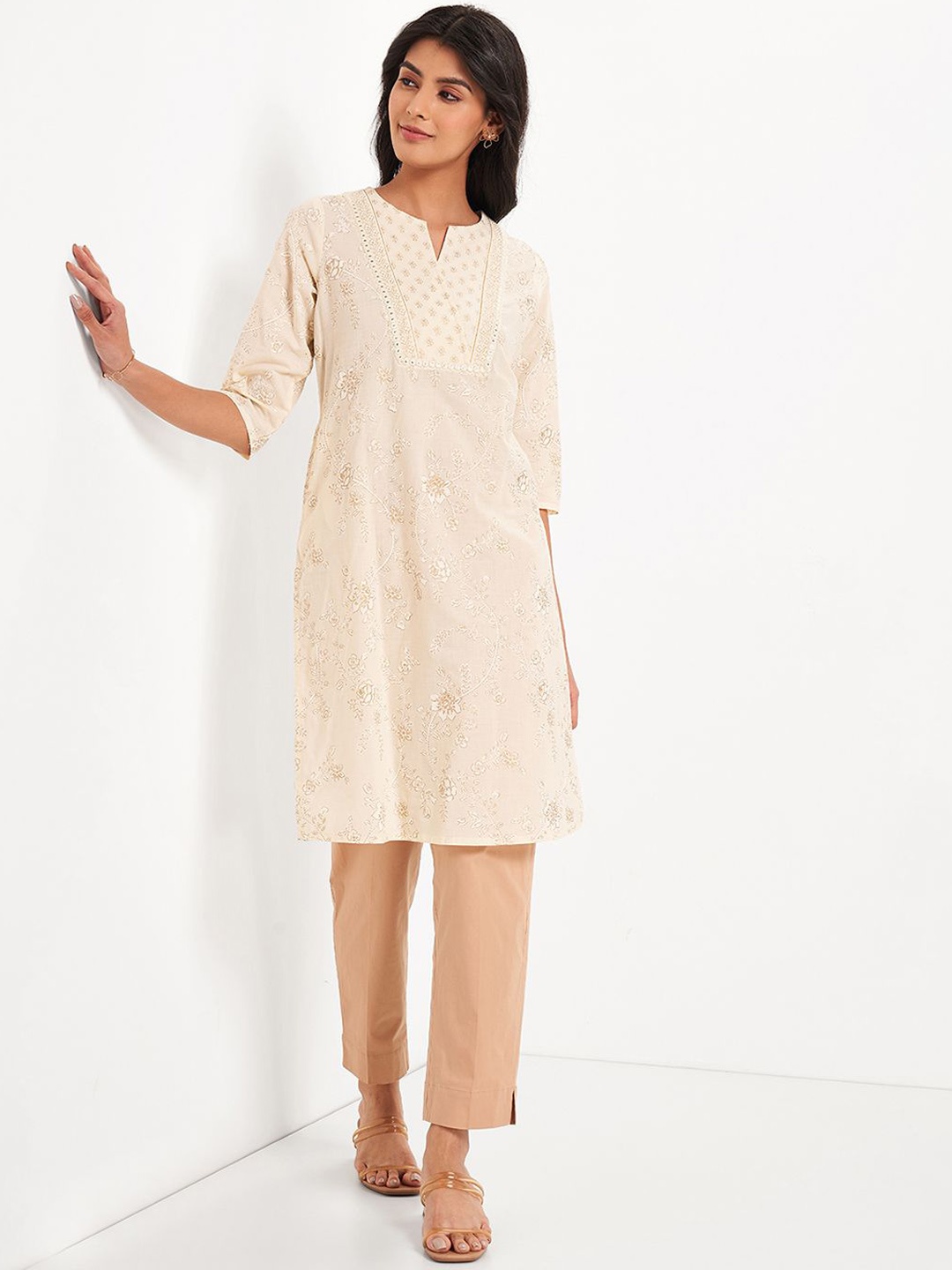 

RANGMANCH BY PANTALOONS Floral Printed Notch Neck Straight Pure Cotton Kurta, Cream