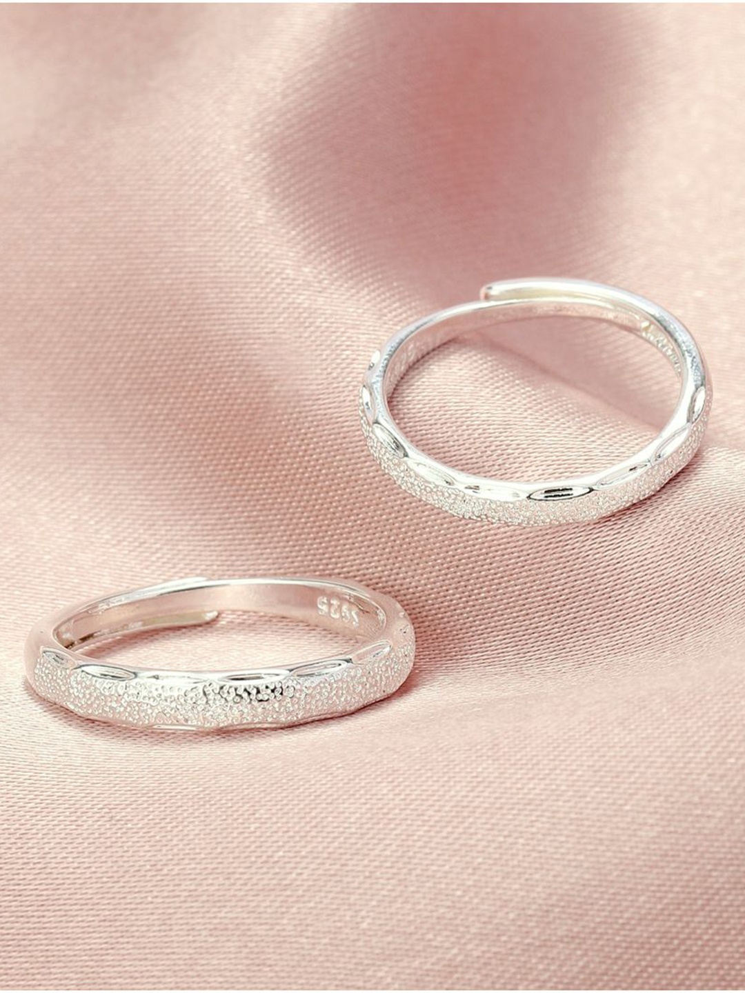 

SALTY Unisex Set of 2 Soul Circle Shimmer Couple Rings For Valentines Day Anniversary Gift, Silver