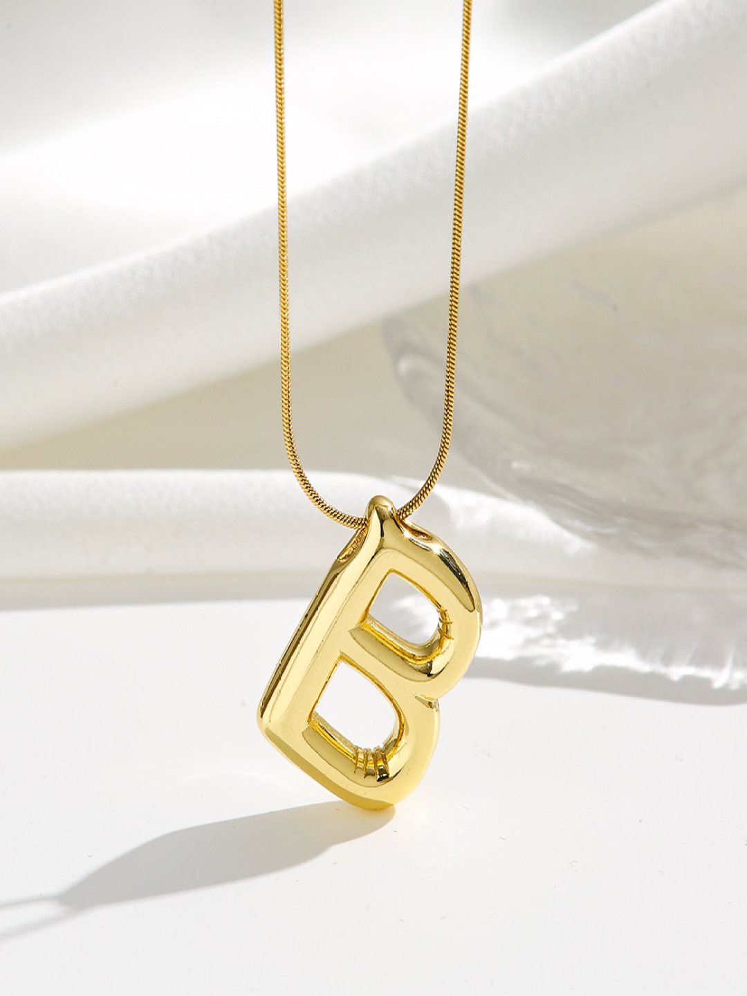 

DressBerry Gold-Plated Stainless Steel Anti-Tarnish B Alphabet Letter Pendant & Chain