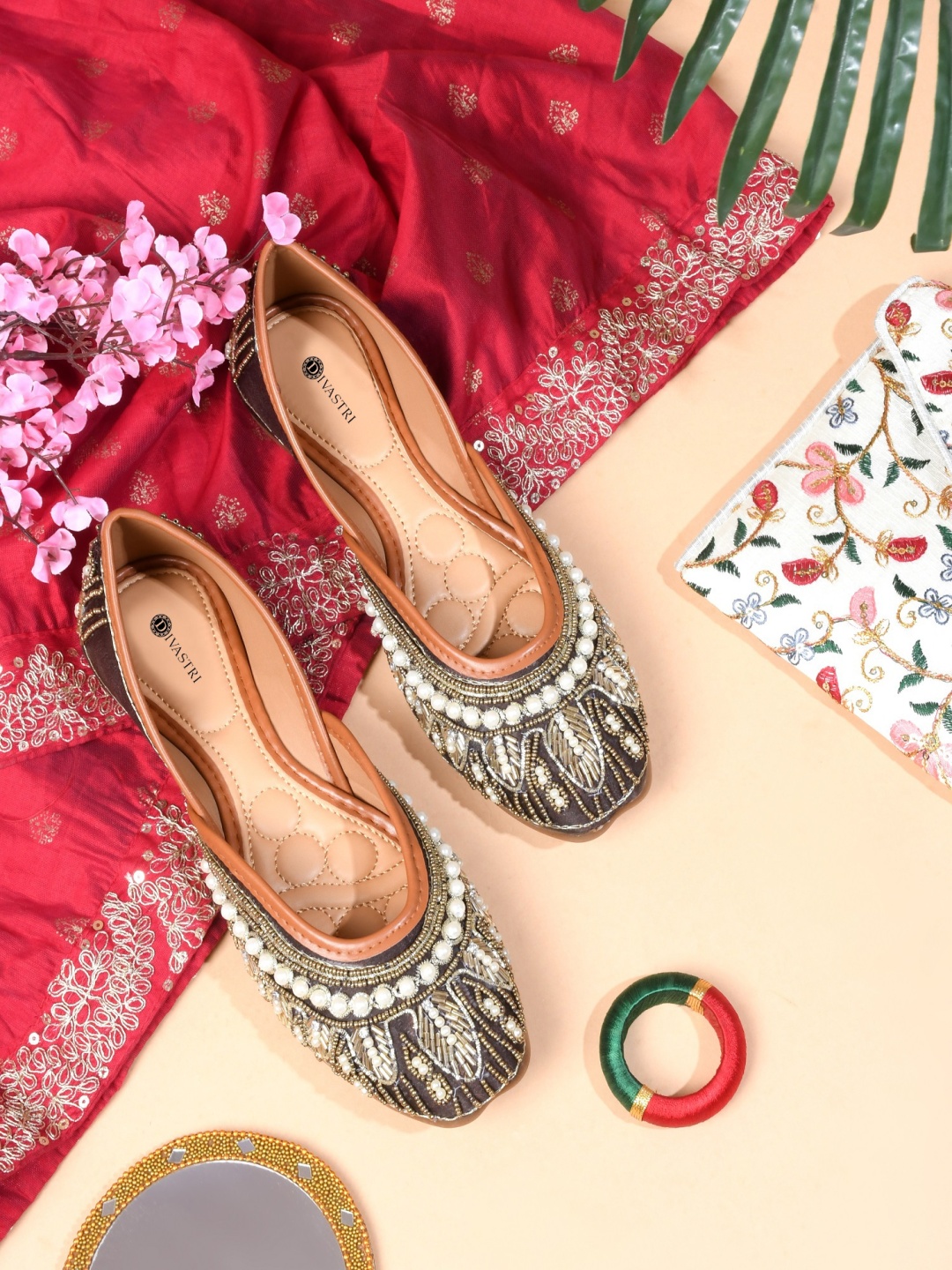 

DIVASTRI Women Ethnic - Embellished Ballerinas Flats, Brown