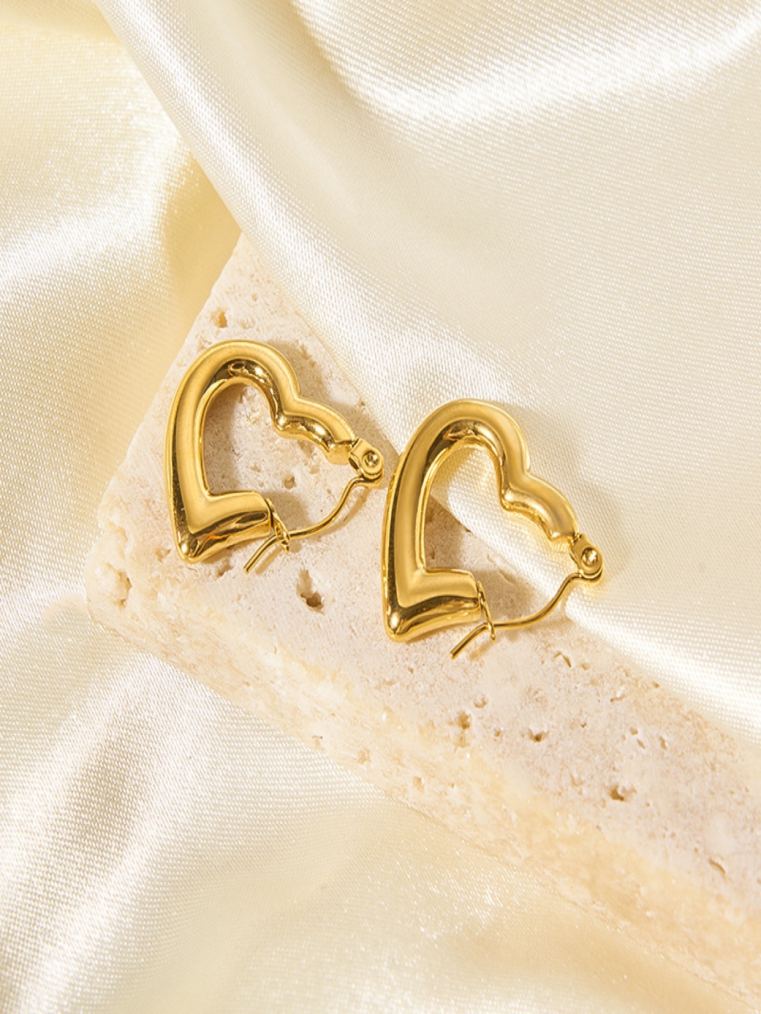 

DIVASTRI Stainless Steel Gold-Plated Heart Shaped Hoop Earrings